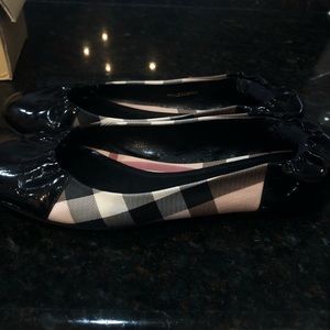 Burberry classic flats